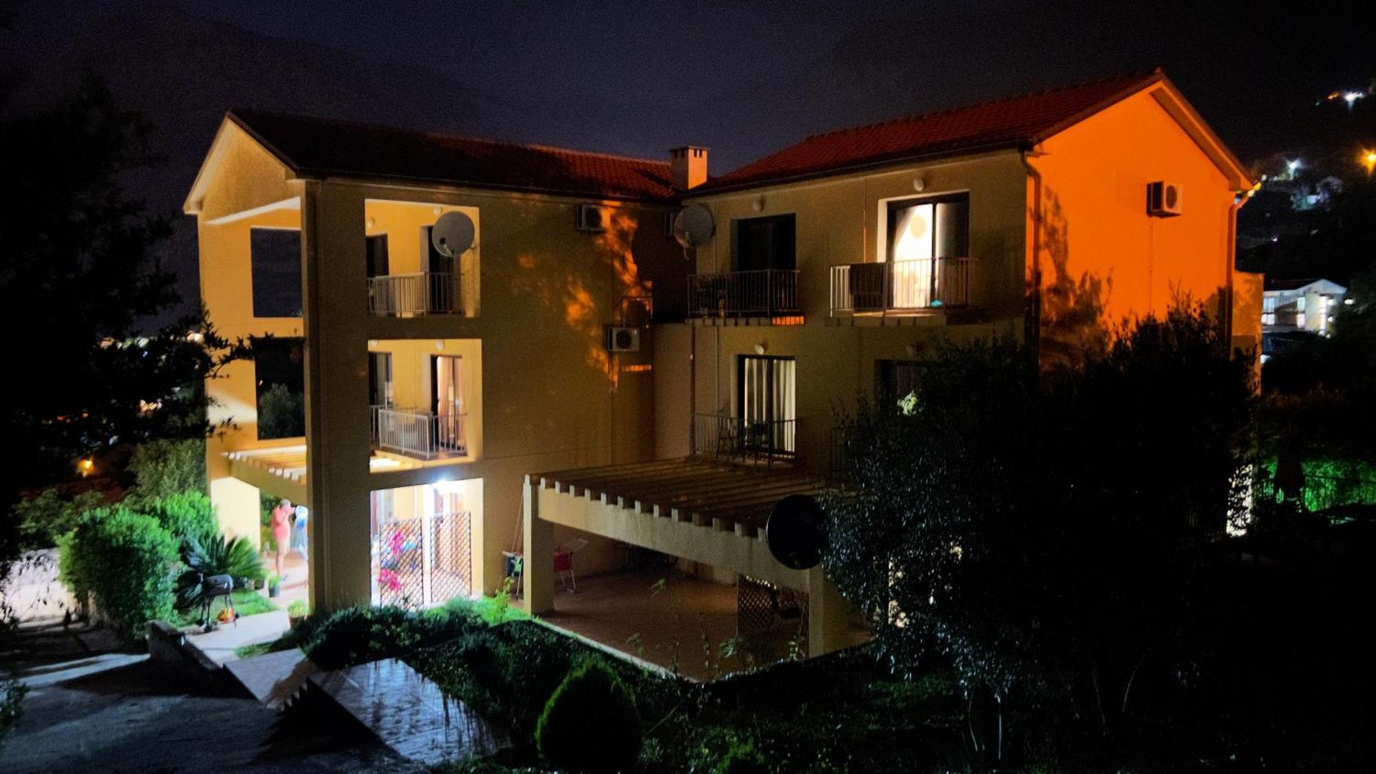 Villa Risan Apartments Ngoại thất bức ảnh