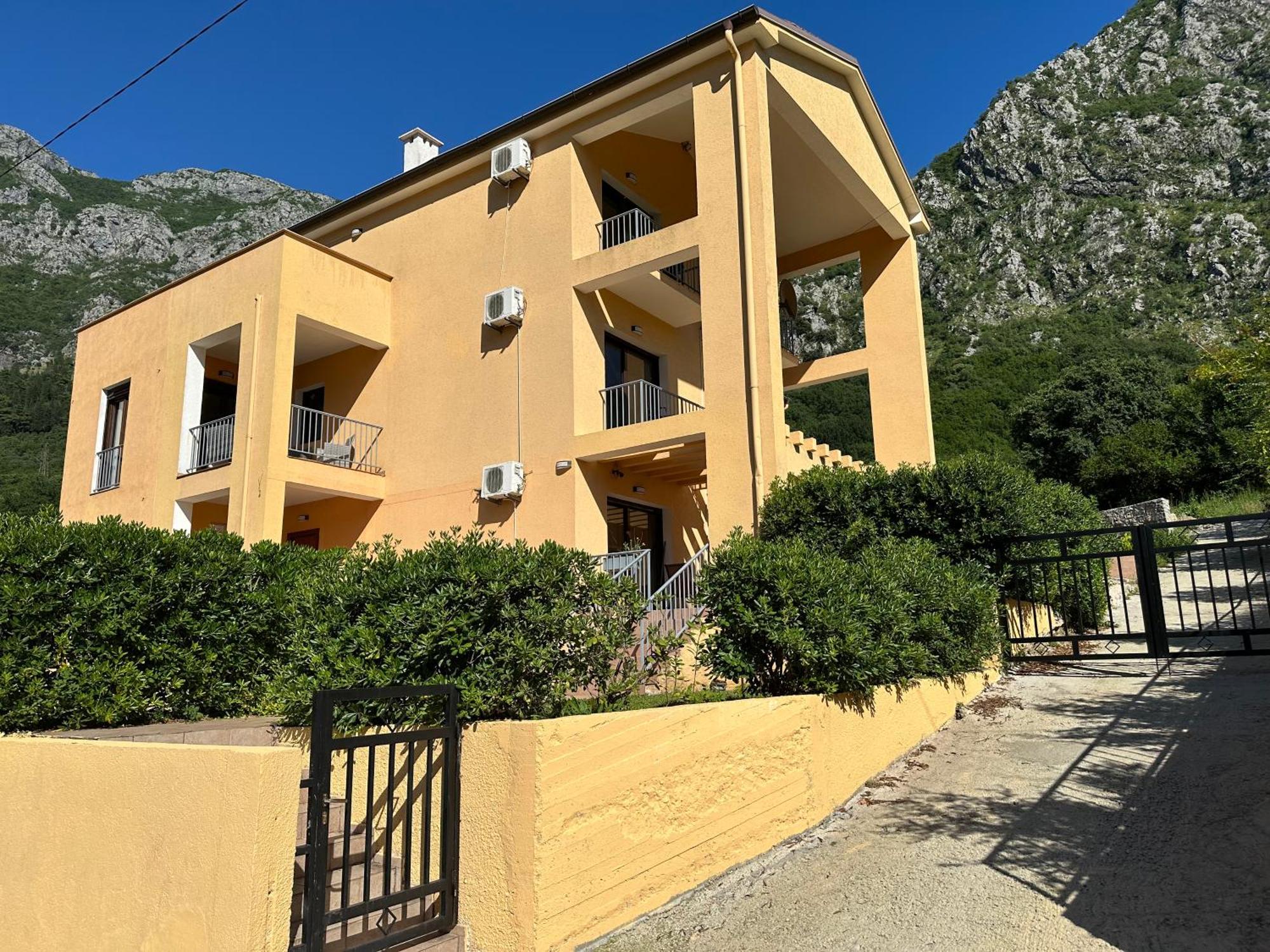 Villa Risan Apartments Ngoại thất bức ảnh