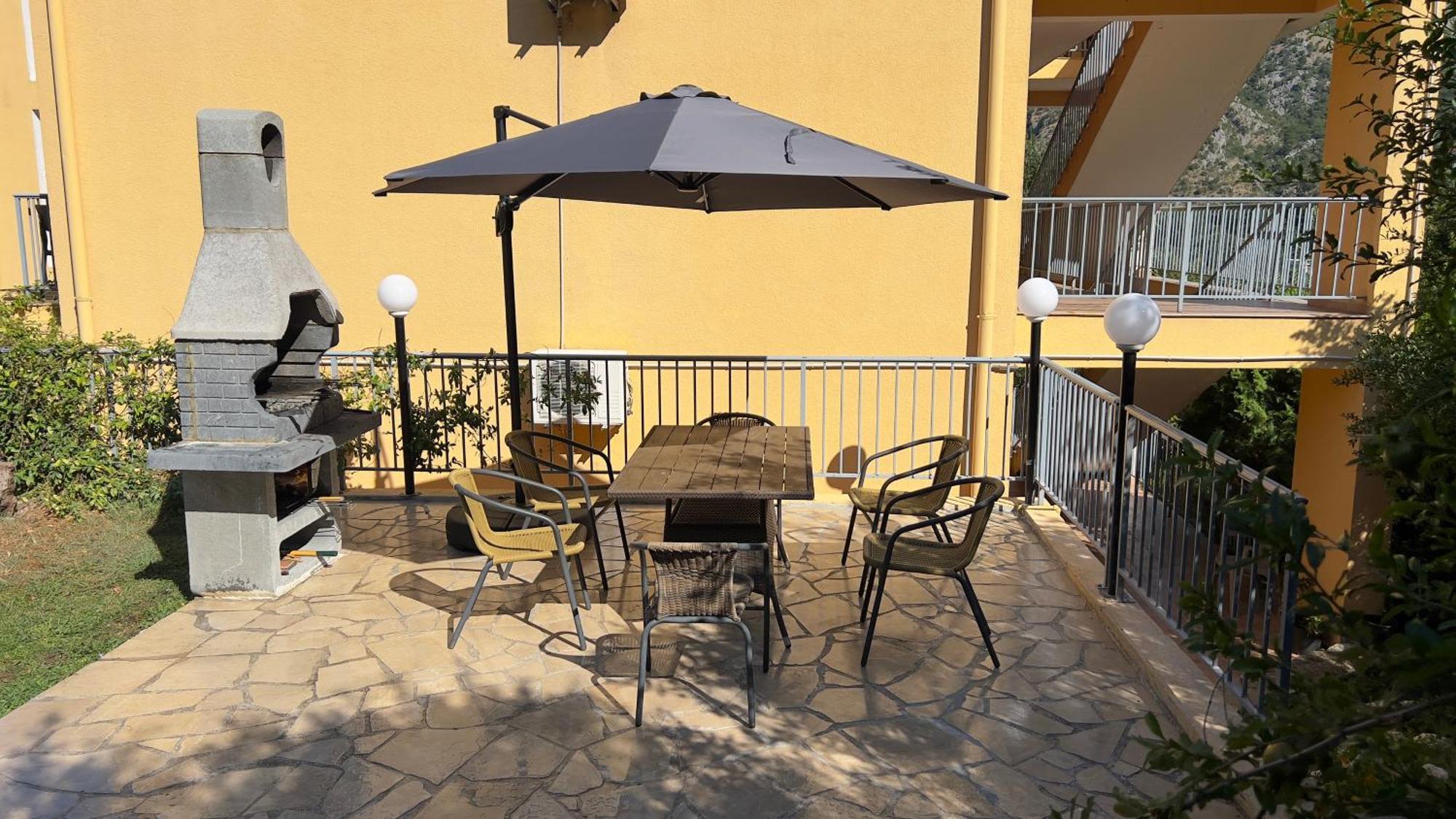 Villa Risan Apartments Ngoại thất bức ảnh